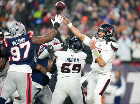 January 18, 2026, Foxboro, Massachusetts, USA: Texans quarterback C.J. STROUD (7) passes the ball during the first half of the NFL, American Football Herren, USA Divisional Round Playoff game between the New England Patriots and the Houston Texans on January 18, 2026 in Foxboro, Massachusetts. Foxboro USA - ZUMAc201 20260118_zap_c201_042 Copyright: xScottxColemanx