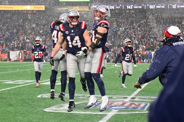 Jan 18, 2026; Foxborough, MA, USA; New England Patriots linebacker Robert Spillane (14) and linebacker Jack Gibbens (51) celebrate during the second half of the AFC divisional playoff round against the Houston Texans at Gillette Stadium, in Foxborough, Massachusetts. CSM Foxborough USA - ZUMAc04_ 20260118_faf_c04_051 Copyright: xEricxCanhax