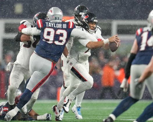 January 18, 2026, Foxboro, Massachusetts, USA: Patriots defensive tackle LEONARD TAYLOR III (93) pressures Texans quarterback C.J. STROUD (7) during the second half of the NFL, American Football Herren, USA Divisional Round Playoff game between the New England Patriots and the Houston Texans on January 18, 2026 in Foxboro, Massachusetts. The Patriots won, 28-16. Foxboro USA - ZUMAc201 20260118_zap_c201_061 Copyright: xScottxColemanx