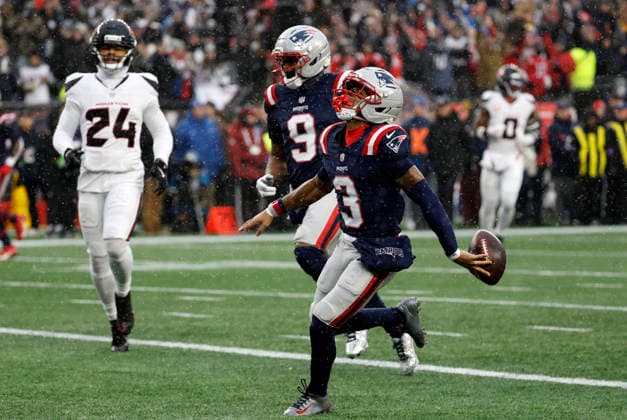 FOXBOROUGH, MA - JANUARY 18: DeMario Douglas 3 of the New England Patriots scores during an AFC Divisional Round game between the New England Patriots and the Houston Texans on January 18, 2026, at Gillette Stadium in Foxborough, Massachusetts. (Photo by Fred Kfoury III Icon Sportswire) NFL, American Football Herren, USA JAN 18 AFC Divisional Round Texans at Patriots EDITORIAL USE ONLY Icon482260118008