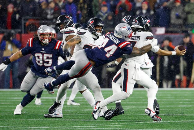 FOXBOROUGH, MA - JANUARY 18: K lavon Chaisson 44 of the New England Patriots sacks C.J. Stroud 7 of the Houston Texans during an AFC Divisional Round game between the New England Patriots and the Houston Texans on January 18, 2026, at Gillette Stadium in Foxborough, Massachusetts. (Photo by Fred Kfoury III Icon Sportswire) NFL, American Football Herren, USA JAN 18 AFC Divisional Round Texans at Patriots EDITORIAL USE ONLY Icon482260118041