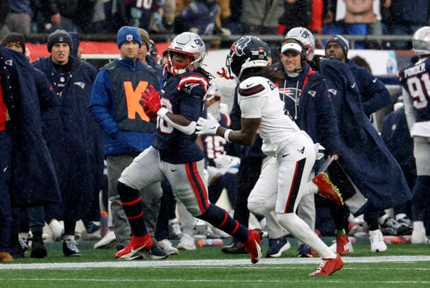 FOXBOROUGH, MA - JANUARY 18: Rhamondre Stevenson 38 of the New England Patriots gets to the outside during an AFC Divisional Round game between the New England Patriots and the Houston Texans on January 18, 2026, at Gillette Stadium in Foxborough, Massachusetts. (Photo by Fred Kfoury III Icon Sportswire) NFL, American Football Herren, USA JAN 18 AFC Divisional Round Texans at Patriots EDITORIAL USE ONLY Icon482260118004