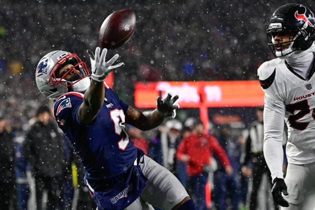 January 18, 2026, Foxborough, Massachusetts USA: New England Patriots wide receiver Kayshon Boutte (9) makes a one handed catch for a touchdown against Houston Texans cornerback Derek Stingley Jr. (24) during the second half of the AFC divisional playoff round in Foxborough, Sunday afternoon. Foxborough USA - ZUMAc04_ 20260118_faf_c04_041 Copyright: xEricxCanhax