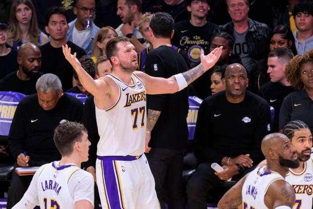 January 18, 2026, Los Angeles, California, USA: Luka Doncic 77 of the Los Angeles Lakers reacts after being called for a foul during a regular season NBA, Basketball Herren, USA game against the Toronto Raptors on Sunday January 18, 2026 at Crypto.com Arena in Los Angeles, California. JAVIER ROJAS PI Los Angeles USA - ZUMAp124 20260118_zaa_p124_007 Copyright: xJavierxRojasx