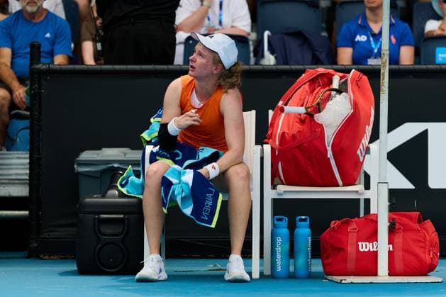 Francesca Jones of Great Britain retires hurt from her first round match against Linda Klimovicova of Poland Australian Open tennis tournament, Day Two, Melbourne Park, Australia - 19 Jan 2026Melbourne Melbourne Park Victoria (VIC) Australia  Copyright: xRachelxBach Shutterstockx 16303002ae