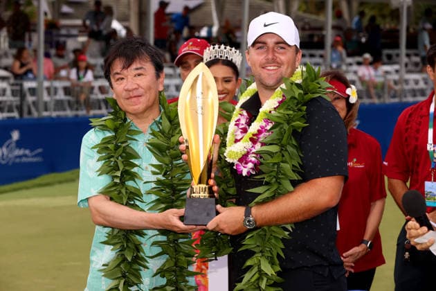 January 18, 2026 - Chris Gotterup receives the trophy after winning the 2026 Sony Open in Hawaii at Waialae Country Club in Honolulu, HI - CSM Honolulu USA - ZUMAc04_ 20260118_zma_c04_309 Copyright: xAndrewxLeex