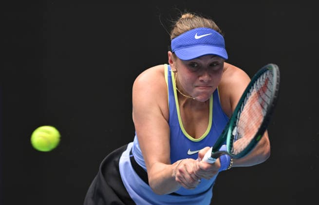 TENNIS AUSTRALIAN OPEN, Amanda Anisimova of the USA in action during the Women™s 1st round match against Simona Waltert of Switzerland on day 2 of the 2026 Australian Open tennis tournament at Melbourne Park in Melbourne, Monday, January 19, 2026. ( NO ARCHIVING MELBOURNE VICTORIA AUSTRALIA  Copyright: xLUKASxCOCHx 20260119183650501563