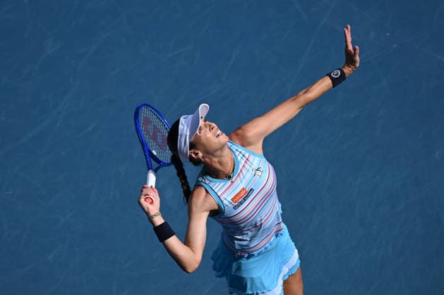 TENNIS AUSTRALIAN OPEN, Ajla Tomljanovic of Australia prepares to serve during the Women™s 1st round match against Yulia Starodubtseva of Ukraine on day 2 of the 2026 Australian Open tennis tournament at Melbourne Park in Melbourne, Monday, January 19, 2026. ( NO ARCHIVING MELBOURNE VICTORIA AUSTRALIA  Copyright: xJAMESxROSSx 20260119173628585077
