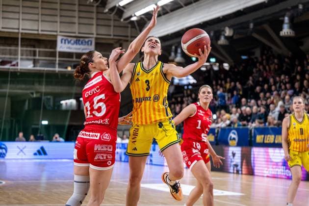 Basketball Berlin 18.01.2026 Saison 2025 2026 DBBL 1. Bundesliga Alba Berlin - GiroLive Panthers Osnabrück Theresa Simon (Alba, No.03) Milica Cuic (Osnabrück, No.15)