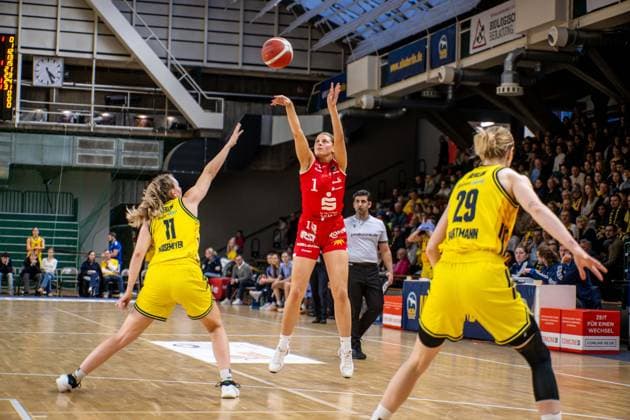 Basketball Berlin 18.01.2026 Saison 2025 2026 DBBL 1. Bundesliga Alba Berlin - GiroLive Panthers Osnabrück Kennedy Dickie (Osnabrück, No.01) Nina Rosemeyer (Alba, No.11)
