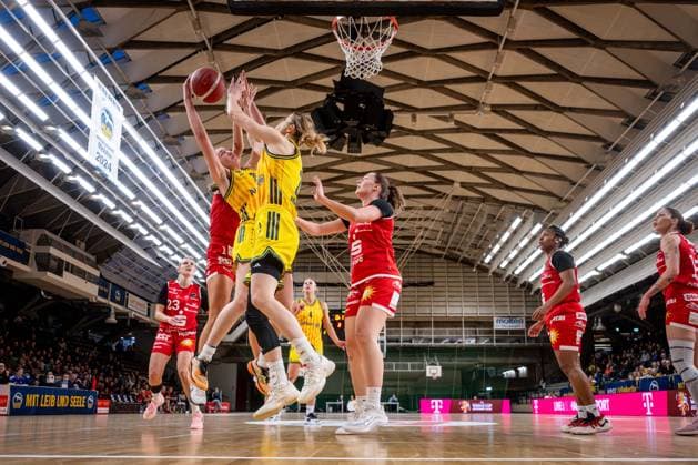 Basketball Berlin 18.01.2026 Saison 2025 2026 DBBL 1. Bundesliga Alba Berlin - GiroLive Panthers Osnabrück Abby Muse (Alba, No.31) Alina Hartmann (Alba, No.29)