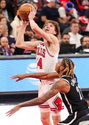 (260119) -- CHICAGO, Jan. 19, 2026 -- Chicago Bulls Matas Buzelis (top) drives to the basket during the 2025-2026 NBA, Basketball Herren, USA regular season basketball game between Brooklyn Nets and Chicago Bulls at United Center in Chicago, the United States, Jan. 18, 2026. (Photo by Xinhua) (SP)U.S.-CHICAGO-BASKETBALL-NBA-NETS VS BULLS JoelxLerner 