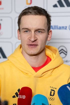 Julian Schmid (DOSB-Olympiakader Deutscher Ski Verband DSV, Nordische Kombination) beim Interview Portrait Portraet GER, DOSB Olympia-Einkleidung Team Deutschland, Mailand Cortina 2026, 19.01.2026. GER, DOSB Olympia-Einkleidung Team Deutschland, Mailand Cortina 2026, 19.01.2026. Muenchen *** Julian Schmid DOSB Olympic squad German Ski Association DSV, Nordic Combined at the interview Portrait Portrait GER, DOSB Olympic Dressing Team Germany, Milan Cortina 2026, 19 01 2026 GER, DOSB Olympic Dressing Team Germany, Milan Cortina 2026, 19 01 2026 Munich Copyright: xEibner-Pressefoto FranzxFeinerx EP_HFR