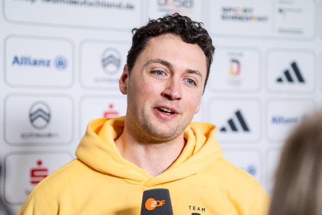 Yannik Angenend (DOSB-Olympiakader Snowboard-Verband Deutschland SVD, Snowboard Race, FC Lengdorf) beim Interview Portrait Portraet GER, DOSB Olympia-Einkleidung Team Deutschland, Mailand Cortina 2026, 19.01.2026. GER, DOSB Olympia-Einkleidung Team Deutschland, Mailand Cortina 2026, 19.01.2026. Muenchen *** Yannik Angenend DOSB Olympic Squad Snowboard Association Germany SVD, Snowboard Race, FC Lengdorf at the interview Portrait Portraet GER, DOSB Olympia Einkleidung Team Deutschland, Mailand Cortina 2026, 19 01 2026 GER, DOSB Olympia Einkleidung Team Deutschland, Mailand Cortina 2026, 19 01 2026 Muenchen Copyright: xEibner-Pressefoto FranzxFeinerx EP_HFR