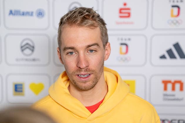 David Zobel (DOSB-Olympiakader Deutscher Ski Verband DSV, Biathlon, SC Partenkirchen) beim Interview Portrait Portraet GER, DOSB Olympia-Einkleidung Team Deutschland, Mailand Cortina 2026, 19.01.2026. GER, DOSB Olympia-Einkleidung Team Deutschland, Mailand Cortina 2026, 19.01.2026. Muenchen *** David Zobel DOSB Olympic squad German Ski Association DSV, Biathlon, SC Partenkirchen at the interview Portrait Portrait GER, DOSB Olympic Dressing Team Germany, Milan Cortina 2026, 19 01 2026 GER, DOSB Olympic Dressing Team Germany, Milan Cortina 2026, 19 01 2026 Munich Copyright: xEibner-Pressefoto FranzxFeinerx EP_HFR