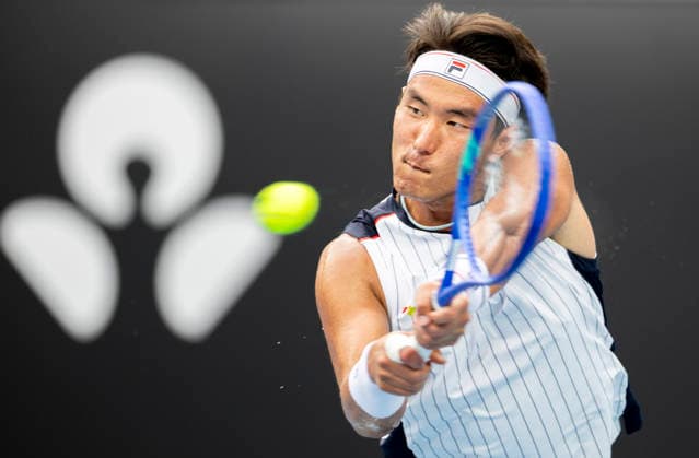 (260119) -- MELBOURNE, Jan. 19, 2026 -- Bu Yunchaokete hits a return during the men s singles 1st round match between Bu Yunchaokete of China and Denis Shapovalov of Canada at the Australian Open tennis tournament in Melbourne, Australia, Jan. 19, 2026. (Photo by Xinhua) (SP)AUSTRALIA-MELBOURNE-TENNIS-AUSTRALIAN OPEN-MEN S SINGLES-DAY 2 HuxJingchen 