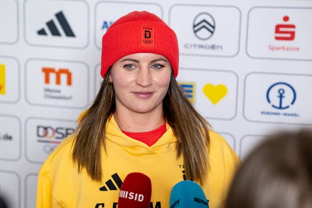 Ramona Hofmeister (DOSB-Olympiakader Snowboard-Verband Deutschland SVD, Snowboard Race, WSV Bischofswiesen) beim Interview Portrait Portraet GER, DOSB Olympia-Einkleidung Team Deutschland, Mailand Cortina 2026, 19.01.2026. GER, DOSB Olympia-Einkleidung Team Deutschland, Mailand Cortina 2026, 19.01.2026. Muenchen *** Ramona Hofmeister DOSB Olympic Squad Snowboard Association Germany SVD, Snowboard Race, WSV Bischofswiesen at the interview Portrait Portrait GER, DOSB Olympic Dressing Team Germany, Milan Cortina 2026, 19 01 2026 GER, DOSB Olympic Dressing Team Germany, Milan Cortina 2026, 19 01 2026 Munich Copyright: xEibner-Pressefoto FranzxFeinerx EP_HFR