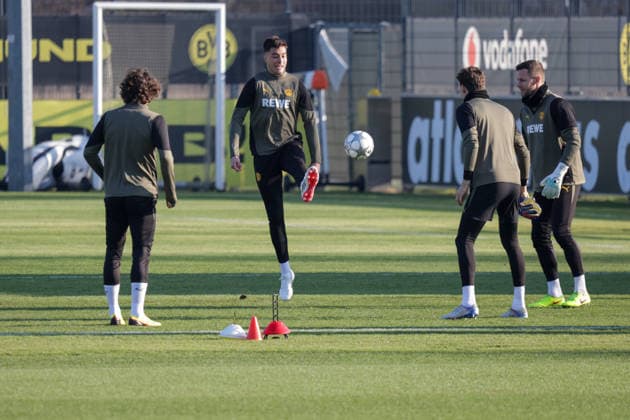19.01.2026, xgrfx, Fussball UEFA Champions League, Borussia Dortmund - Training v.l. Fabio Silva, Aaron Anselmino, Gregor Kobel, Patrick Drewes (Borussia Dortmund) (DFL DFB REGULATIONS PROHIBIT ANY USE OF PHOTOGRAPHS as IMAGE SEQUENCES and or QUASI-VIDEO) Dortmund