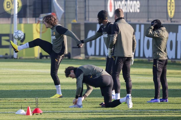 19.01.2026, xgrfx, Fussball UEFA Champions League, Borussia Dortmund - Training v.l. Fabio Silva, Serhou Guirassy, Patrick Drewes (Borussia Dortmund) (DFL DFB REGULATIONS PROHIBIT ANY USE OF PHOTOGRAPHS as IMAGE SEQUENCES and or QUASI-VIDEO) Dortmund