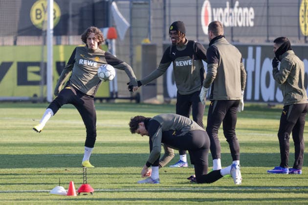 19.01.2026, xgrfx, Fussball UEFA Champions League, Borussia Dortmund - Training v.l. Fabio Silva, Serhou Guirassy, Patrick Drewes (Borussia Dortmund) (DFL DFB REGULATIONS PROHIBIT ANY USE OF PHOTOGRAPHS as IMAGE SEQUENCES and or QUASI-VIDEO) Dortmund