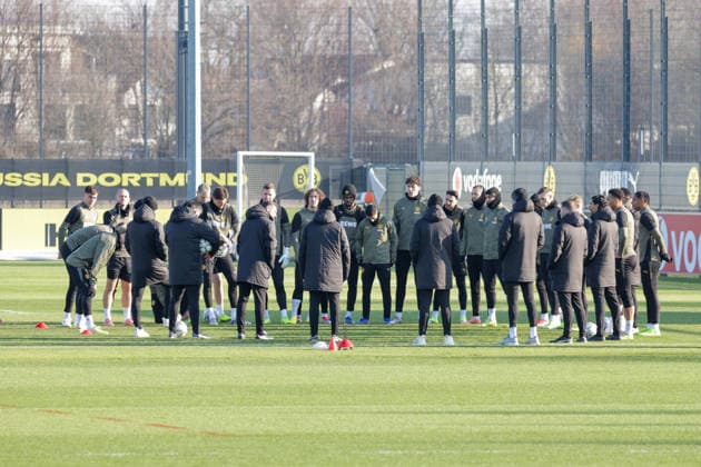 19.01.2026, xgrfx, Fussball UEFA Champions League, Borussia Dortmund - Training v.l. Die Mannschaft beim Abschlusstraining vor dem Spiel gegen Tottenham Hotspur in der UEFA Champions League. (Borussia Dortmund) (DFL DFB REGULATIONS PROHIBIT ANY USE OF PHOTOGRAPHS as IMAGE SEQUENCES and or QUASI-VIDEO) Dortmund