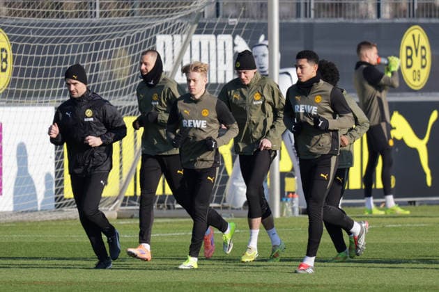 19.01.2026, xgrfx, Fussball UEFA Champions League, Borussia Dortmund - Training v.l. Waldemar Anton, Daniel Svensson, Maximilian Beier, Jobe Bellingham (Borussia Dortmund) (DFL DFB REGULATIONS PROHIBIT ANY USE OF PHOTOGRAPHS as IMAGE SEQUENCES and or QUASI-VIDEO) Dortmund