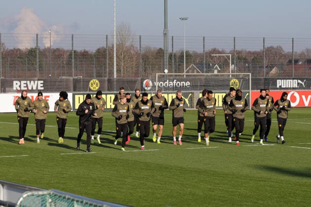 19.01.2026, xgrfx, Fussball UEFA Champions League, Borussia Dortmund - Training v.l. Die Mannschaft beim Abschlusstraining vor dem Spiel gegen Tottenham Hotspur in der UEFA Champions League. (Borussia Dortmund) (DFL DFB REGULATIONS PROHIBIT ANY USE OF PHOTOGRAPHS as IMAGE SEQUENCES and or QUASI-VIDEO) Dortmund