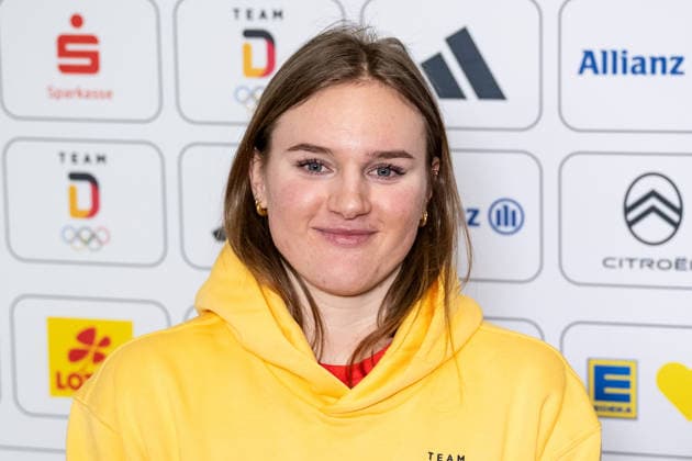 Emma Aicher (DOSB-Olympiakader Deutscher Ski Verband DSV, Ski Alpin, SC Mahlstetten) laechelnd beim Interview Portrait Portraet GER, DOSB Olympia-Einkleidung Team Deutschland, Mailand Cortina 2026, 19.01.2026. GER, DOSB Olympia-Einkleidung Team Deutschland, Mailand Cortina 2026, 19.01.2026. Muenchen *** Emma Aicher DOSB Olympic Squad German Ski Association DSV, Alpine Skiing, SC Mahlstetten smiling during the interview Portrait Portrait GER, DOSB Olympic Dressing Team Germany, Milan Cortina 2026, 19 01 2026 GER, DOSB Olympic Dressing Team Germany, Milan Cortina 2026, 19 01 2026 Munich Copyright: xEibner-Pressefoto FranzxFeinerx EP_HFR