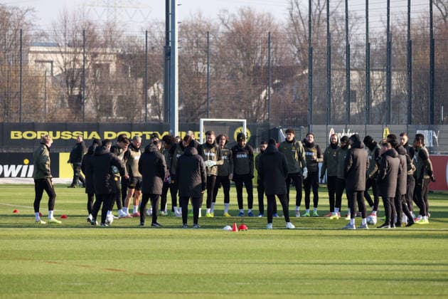 Dortmund, Deutschland 19. Januar 2026: Champions League - 2025 2026 - Borussia Dortmund Abschlusstraining Im Bild: Die Mannschaft von Borussia Dortmund im Mannschaftskreis beim Abschlusstraining in Dortmund vor dem UCL Spiel gegen Tottenham Hotspur in London Trainingsgelände Hohenbuschei Nordrhein Westfalen Copyright: xFotostandx xFantinix