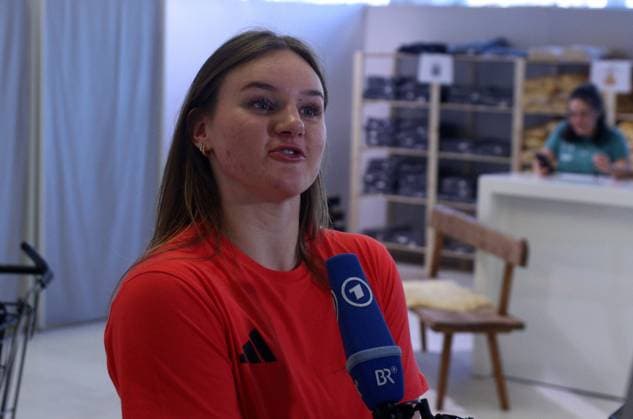 MUENCHEN, GERMANY- JANUARY 19: ARD Interview with Emma Aicher (Alpine skiing) at the Team Germany kit fitting for the Milano Cortina 2026 Olympic Games, Olympische Spiele, Olympia, OS on January 19, 2026 in Munich, Germany. Bavaria Germany Copyright: xPhotographer:xNilsxKoepkex