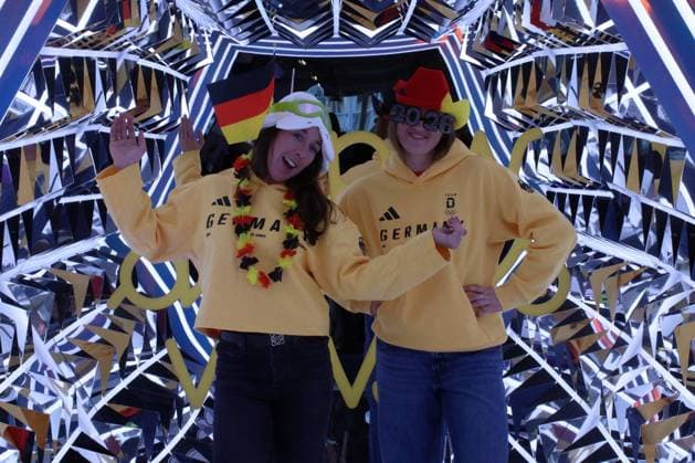 MUENCHEN, GERMANY- JANUARY 19: Kira Weidle-Winkelmann (Alpine skiing) and Emma Aicher (Alpine skiing, left) posing with a Team Germany style and flags at the Team Germany kit fitting for the Milano Cortina 2026 Olympic Games, Olympische Spiele, Olympia, OS on January 19, 2026 in Munich, Germany. Bavaria Germany Copyright: xPhotographer:xNilsxKoepkex