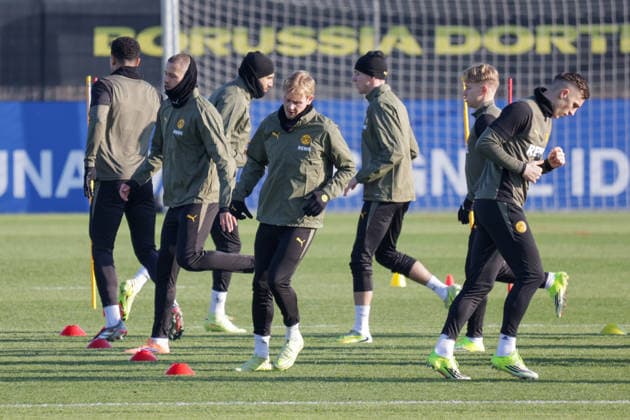 19.01.2026, xgrfx, Fussball UEFA Champions League, Borussia Dortmund - Training v.l. Waldemar Anton, Julian Brandt, Nico Schlotterbeck (Borussia Dortmund) (DFL DFB REGULATIONS PROHIBIT ANY USE OF PHOTOGRAPHS as IMAGE SEQUENCES and or QUASI-VIDEO) Dortmund
