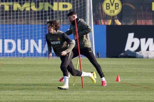 19.01.2026, xgrfx, Fussball UEFA Champions League, Borussia Dortmund - Training v.l. Fabio Silva, Salih Özcan (Borussia Dortmund) (DFL DFB REGULATIONS PROHIBIT ANY USE OF PHOTOGRAPHS as IMAGE SEQUENCES and or QUASI-VIDEO) Dortmund