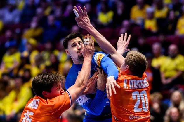 260119 Zvonimir Srna of Croatia against Lars Kooij and Niels Gerardus Versteijnen of the Netherlands during the EHF European Handball Championship preliminary round match between the Netherlands and Croatia on January 19, 2026 in Malmö. Photo: Petter Arvidson BILDBYRAN kod PA PA1126 handball handboll handball handbolls-em 2026 nederländerna netherlands croatia kroatien ehf european handball championship bbeng grappa33 Copyright: PETTERxARVIDSON BB260119PA021