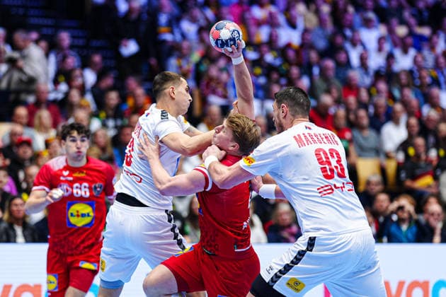 Uros Borzas (Serbien, 13), Lukas Hutecek (Oesterreich, 72), Mijajlo Marsenic (Serbien, 93) DEN, Oesterreich vs. Serbien, Handball, EHF Europameisterschaft 2026, Gruppe A, Spieltag 3, 19.01.2026 DEN, Oesterreich vs. Serbien, Handball, EHF Europameisterschaft 2026, Gruppe A, Spieltag 3, 19.01.2026 Herning Copyright: xEibner-Pressefoto MarcelxvonxFehrnx EP_MFN