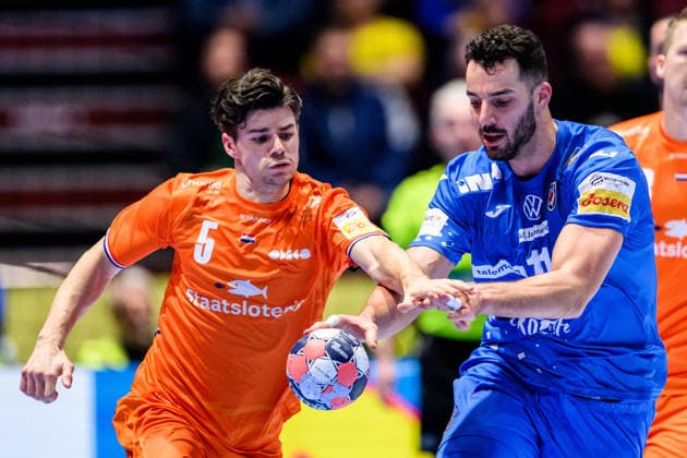 260119 Rutger ten Velde of the Netherlands and Zvonimir Srna of Croatia during the EHF European Handball Championship preliminary round match between the Netherlands and Croatia on January 19, 2026 in Malmö. Photo: Petter Arvidson BILDBYRAN kod PA PA1126 handball handboll handball handbolls-em 2026 nederländerna netherlands croatia kroatien ehf european handball championship bbeng grappa33 Copyright: PETTERxARVIDSON BB260119PA043