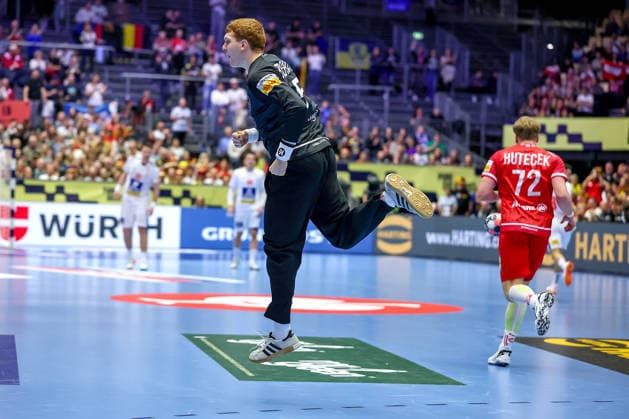 19.01.2026, Handball, Men s EHF EURO 2026, Österreich - Serbien, Jyske Bank Boxen in Herning, Dänemark, Preliminary Round: Leon Theodor Bergmann (Austria 51) jubelnd Dänemark