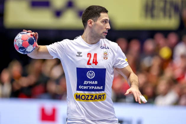 19.01.2026, Handball, Men s EHF EURO 2026, Österreich - Serbien, Jyske Bank Boxen in Herning, Dänemark, Preliminary Round: Lazar Kukic (Serbien 24) Dänemark