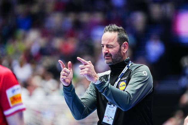 Iker Romero (Oesterreich, Trainer) DEN, Oesterreich vs. Serbien, Handball, EHF Europameisterschaft 2026, Gruppe A, Spieltag 3, 19.01.2026 DEN, Oesterreich vs. Serbien, Handball, EHF Europameisterschaft 2026, Gruppe A, Spieltag 3, 19.01.2026 Herning Copyright: xEibner-Pressefoto MarcelxvonxFehrnx EP_MFN