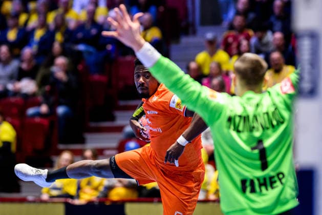 260119 Reinier Taboada of the Netherlands and goalkeeper Dominik Kuzmanovic of Croatia during the EHF European Handball Championship preliminary round match between the Netherlands and Croatia on January 19, 2026 in Malmö. Photo: Petter Arvidson BILDBYRAN kod PA PA1126 handball handboll handball handbolls-em 2026 nederländerna netherlands croatia kroatien ehf european handball championship bbeng grappa33 Copyright: PETTERxARVIDSON BB260119PA055