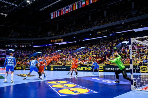 260119 Luc Steins of the Netherlands against Leon Susnja and goalkeeper Dominik Kuzmanovic of Croatia during the EHF European Handball Championship preliminary round match between the Netherlands and Croatia on January 19, 2026 in Malmö. Photo: Petter Arvidson BILDBYRAN kod PA PA1126 handball handboll handball handbolls-em 2026 nederländerna netherlands croatia kroatien ehf european handball championship bbeng grappa33 arena Copyright: PETTERxARVIDSON BB260119PA061