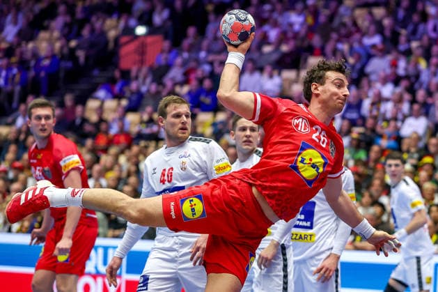 19.01.2026, Handball, Men s EHF EURO 2026, Österreich - Serbien, Jyske Bank Boxen in Herning, Dänemark, Preliminary Round: Lukas Herburger (Austria 26) wirft auf das Tor Dänemark