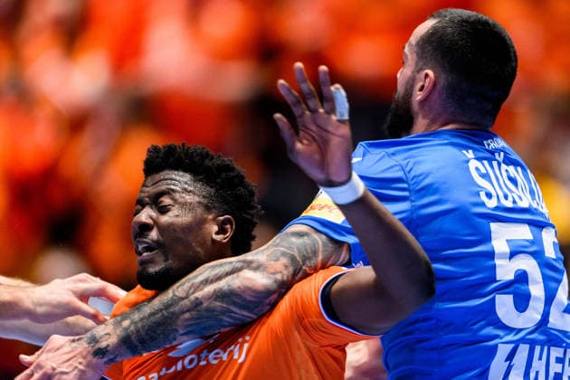 260119 Reinier Taboada of the Netherlands and Leon Susnja of Croatia during the EHF European Handball Championship preliminary round match between the Netherlands and Croatia on January 19, 2026 in Malmö. Photo: Petter Arvidson BILDBYRAN kod PA PA1126 handball handboll handball handbolls-em 2026 nederländerna netherlands croatia kroatien ehf european handball championship bbeng grappa33 Copyright: PETTERxARVIDSON BB260119PA071