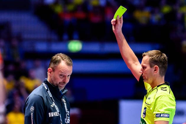 260119 Coach Dagur Sigurdsson of Croatia receives a yellow card during the EHF European Handball Championship preliminary round match between the Netherlands and Croatia on January 19, 2026 in Malmö. Photo: Petter Arvidson BILDBYRAN kod PA PA1126 handball handboll handball handbolls-em 2026 nederländerna netherlands croatia kroatien ehf european handball championship bbeng grappa33 Copyright: PETTERxARVIDSON BB260119PA075