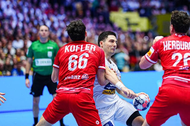 Elias Kofler (Oesterreich, 66), Lazar Kukic (Serbien, 24) DEN, Oesterreich vs. Serbien, Handball, EHF Europameisterschaft 2026, Gruppe A, Spieltag 3, 19.01.2026 DEN, Oesterreich vs. Serbien, Handball, EHF Europameisterschaft 2026, Gruppe A, Spieltag 3, 19.01.2026 Herning Copyright: xEibner-Pressefoto MarcelxvonxFehrnx EP_MFN