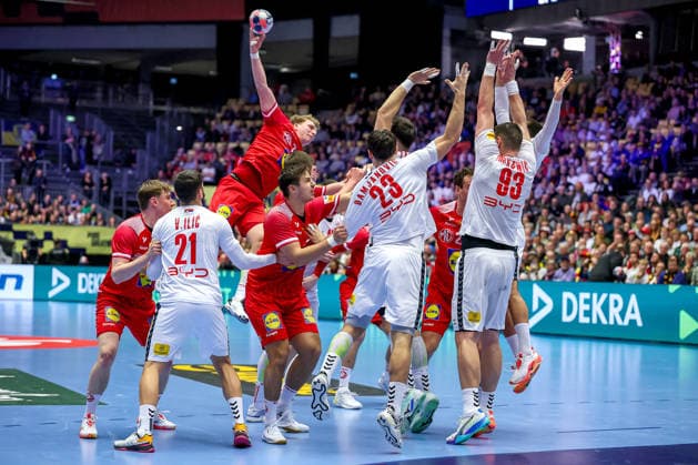 19.01.2026, Handball, Men s EHF EURO 2026, Österreich - Serbien, Jyske Bank Boxen in Herning, Dänemark, Preliminary Round: Mauer Serbien gegen Lukas Hutecek (Austria 72) Vanja Ilic (Serbien 21) Aljosa Damjanovic (Serbien 23) Mijajlo Marsenic (Serbien 93) Dänemark
