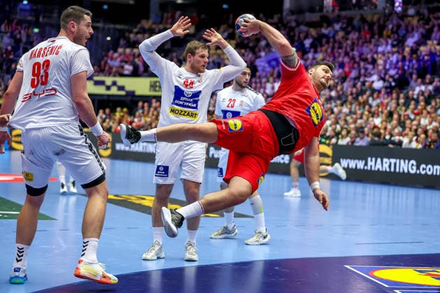 19.01.2026, Handball, Men s EHF EURO 2026, Österreich - Serbien, Jyske Bank Boxen in Herning, Dänemark, Preliminary Round: Tobias Wagner (Austria 55) im Zweikampf gegen Mijajlo Marsenic (Serbien 93) Dragan Pechmalbec (Serbien 46) Dänemark