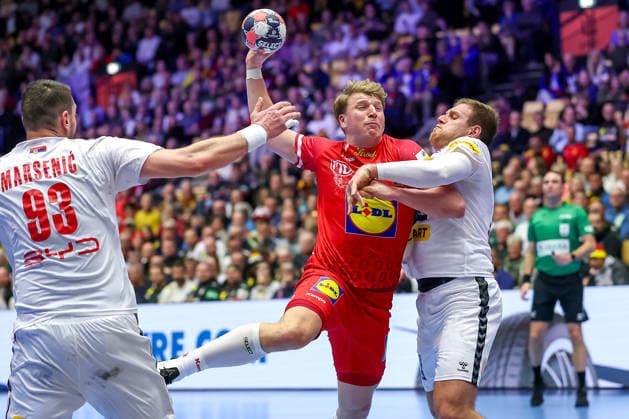 19.01.2026, Handball, Men s EHF EURO 2026, Österreich - Serbien, Jyske Bank Boxen in Herning, Dänemark, Preliminary Round: Lukas Hutecek (Austria 72) wirft auf das Tor Dänemark