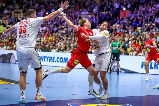 19.01.2026, Handball, Men s EHF EURO 2026, Österreich - Serbien, Jyske Bank Boxen in Herning, Dänemark, Preliminary Round: Lukas Hutecek (Austria 72) wirft auf das Tor Dänemark