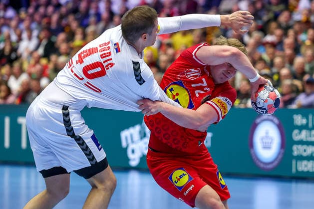 19.01.2026, Handball, Men s EHF EURO 2026, Österreich - Serbien, Jyske Bank Boxen in Herning, Dänemark, Preliminary Round: Stefan Dodic (Serbien 40) im Zweikampf gegen Lukas Hutecek (Austria 72) Dänemark